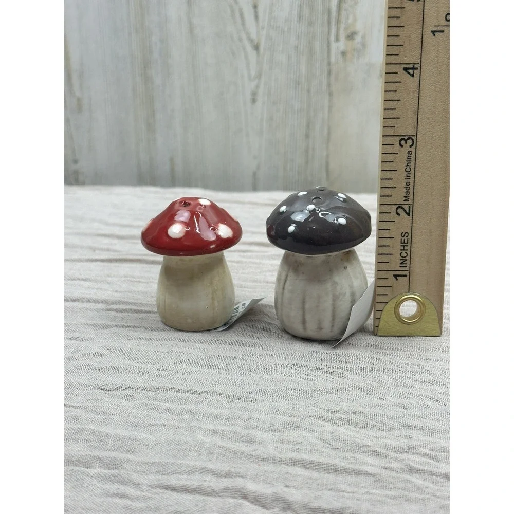 New MINI MUSHROOM RED WHITE Brown CRACKER BARREL SALT & PEPPER‎ SET 2024